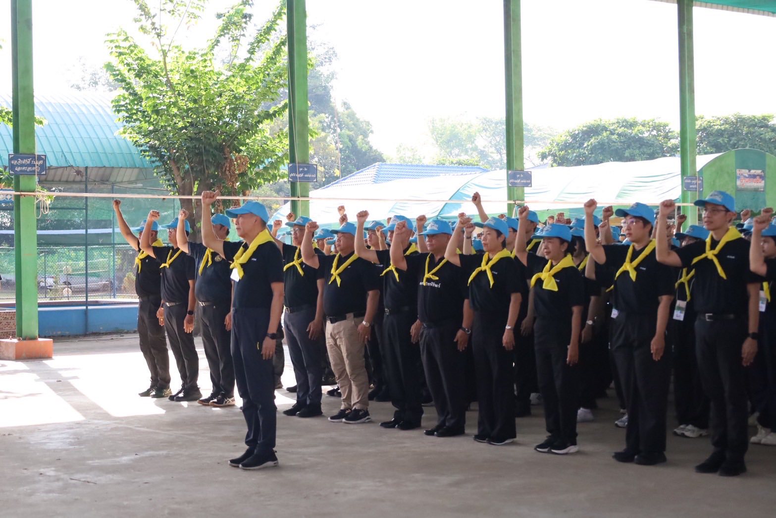 title - องคมนตรีนำนักเรียนทุนพระราชทาน ม.ท.ศ.  โรงเรียนวัดนางเล่ว จังหวัดอ่างทอง ทำกิจกรรมจิตอาสา “เราทำความดี ด้วยหัวใจ” 